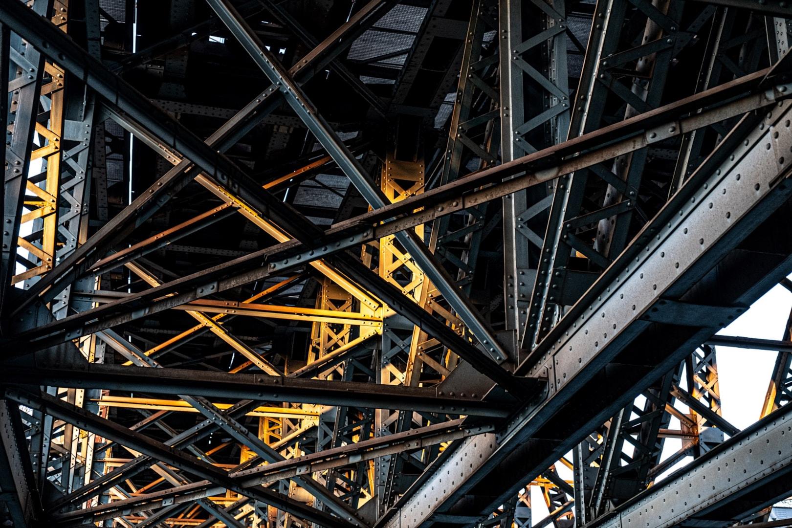 luca-upper-uQR1eEZBMYY-unsplash (1)
