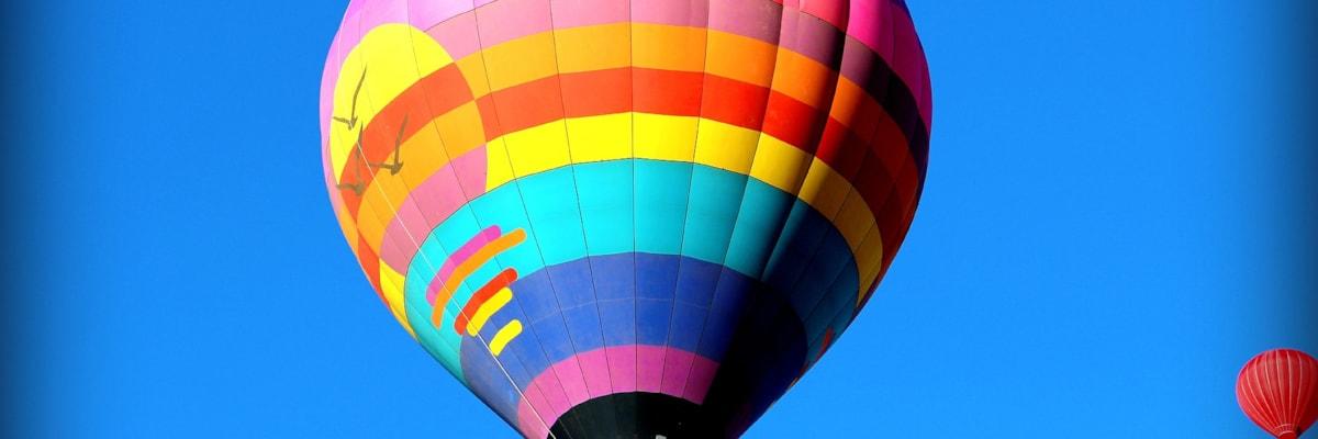 hot-air-balloon-693452_1920.jpg