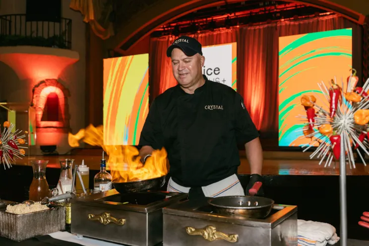 stir-fry-food-station-interactive-crystal-catering