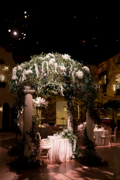 florist-wedding-sweetheart-table-setup-indianapolis
