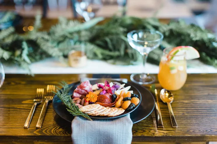 crystal-catering-charcuterie-appetizer-placesetting-holiday-party
