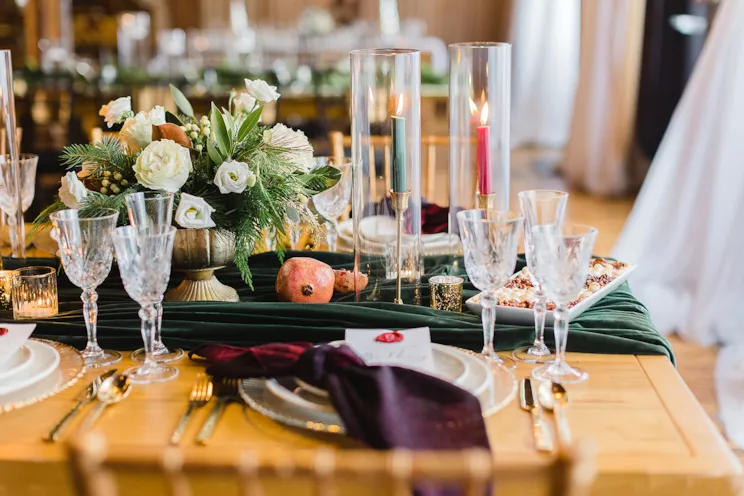 holiday-sophisticated-tablescape-elevated-candles