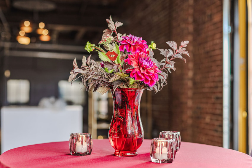 taylor-swift-inspired-wedding-heirloom-downtown-indy-centerpiece-decor-florals-reputation-era