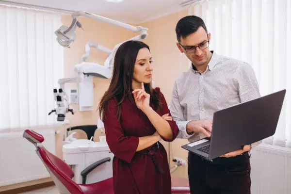 dentist-with-patient-visit