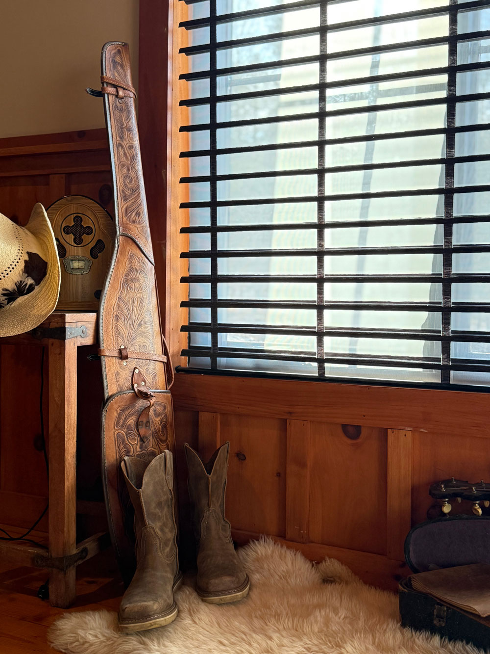 Intrigue_Western_Angle