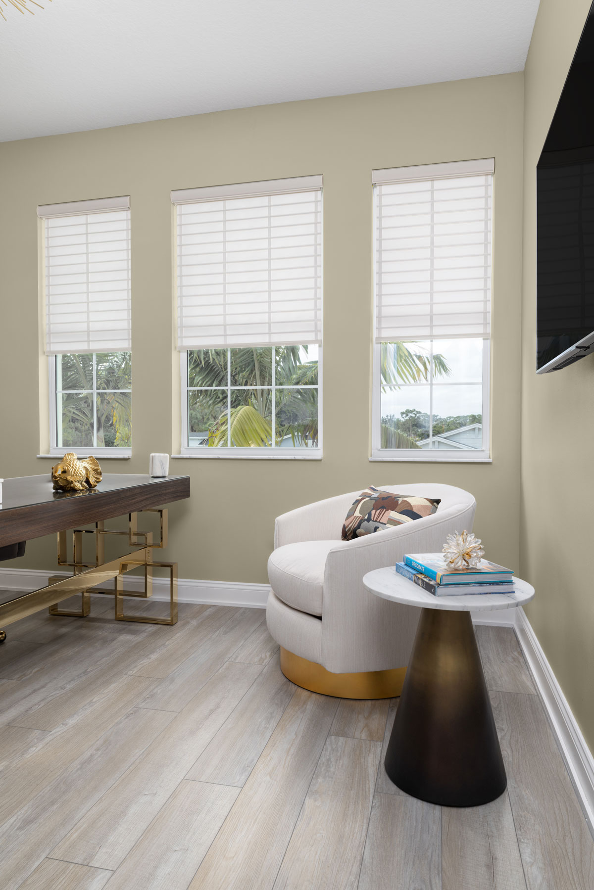 Intrigue_Office_Side