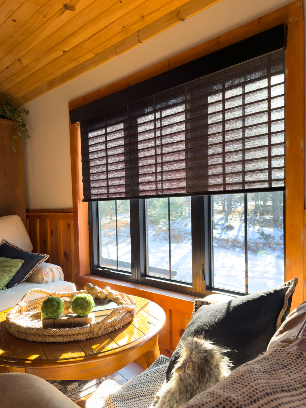 Intrigue_Western_angleHalfl