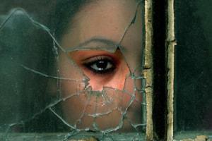 miserable_tears_broken_glass_woman_people_hd-wallpaper-1573929