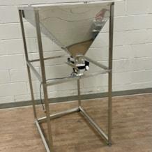 Finished_Product_Hopper_with_Vibratory_Feeder_1