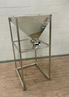 Finished_Product_Hopper_with_Vibratory_Feeder_1