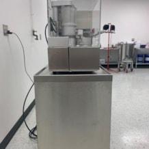 capsugel_cfs_1000_bench_top_liquid_capsule_filler_2