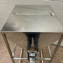 Finished_Product_Hopper_with_Vibratory_Feeder_3