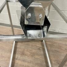 Finished_Product_Hopper_with_Vibratory_Feeder_2