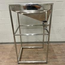 Finished_Product_Hopper_with_Vibratory_Feeder_5