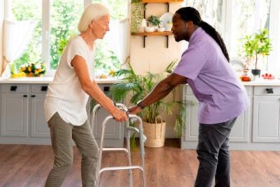 Advantages of In-Home Care vs. Assisted Living Facilities for Seniors