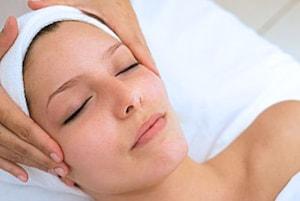 PROTECT YOUR SKIN FROM AGING AND SUN DAMAGE WITH A PROFESSIONAL FACIAL