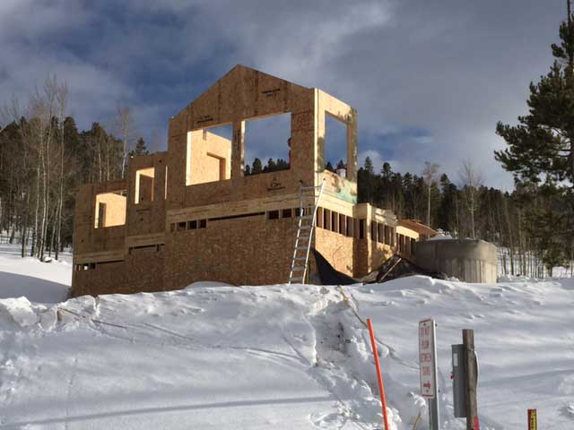Building a house in the winter is easier with Thermocore SIPs