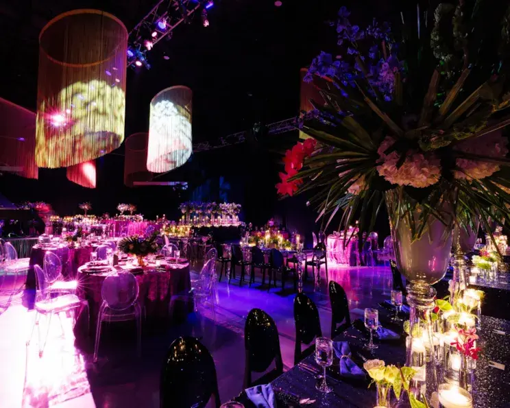 crane-bay-indianapolis-dramatic-wedding-decor