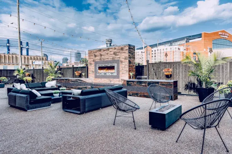 crane-bay-private-outdoor-patio-indianapolis-downtown-skyline