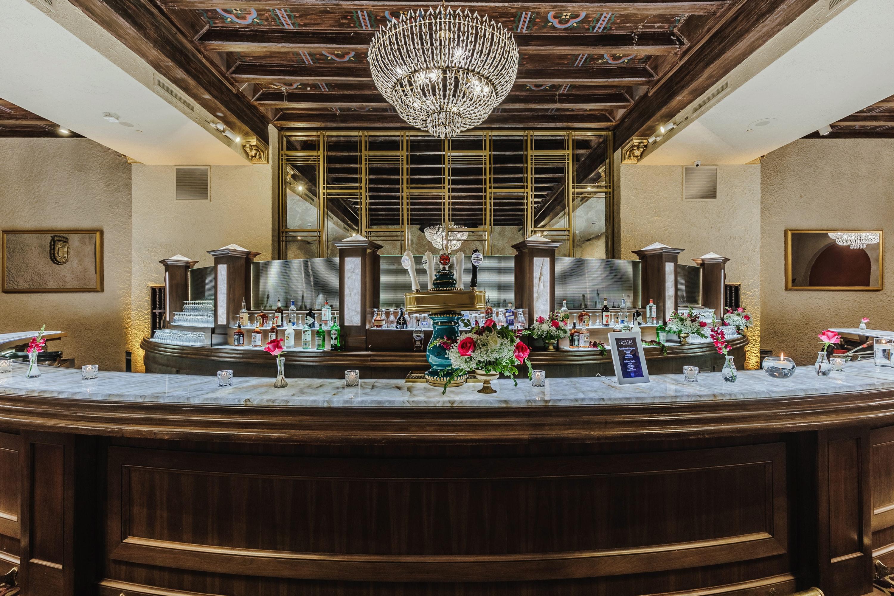 indiana-roof-ballroom-bar-chandelier