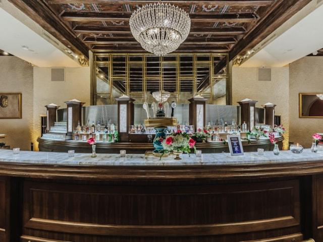 indiana-roof-ballroom-bar-chandelier