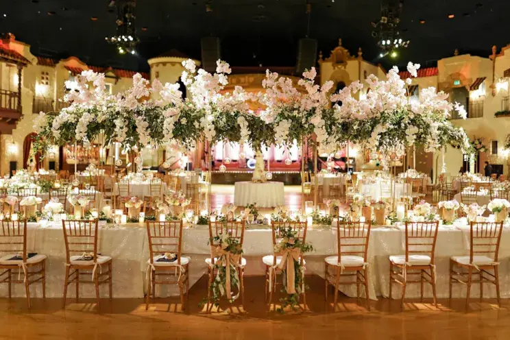 indiana-roof-ballroom-wedding-head-table-florals