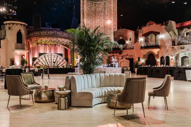 indiana-roof-historic-ballroom-lounge-seating-stage indiana-roof-historic-ballroom-lounge-seating-stage