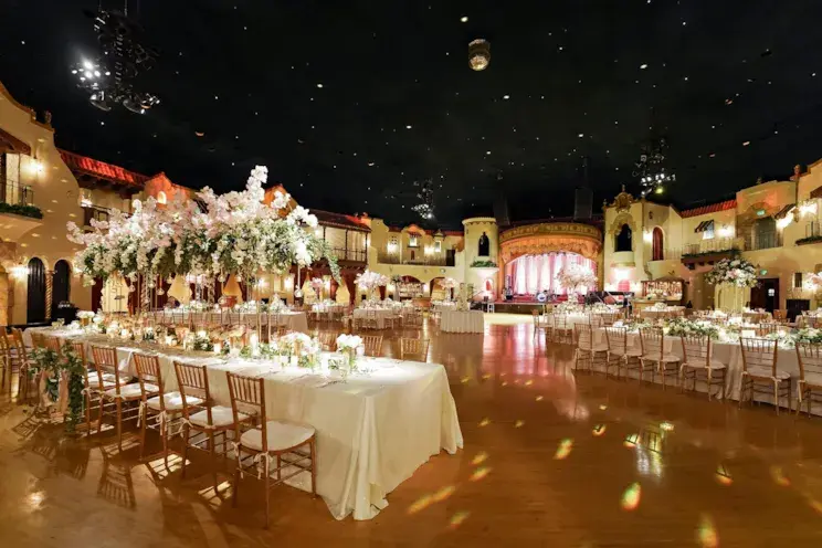 indianaroof-ballroom-wedding-reception-dining-space