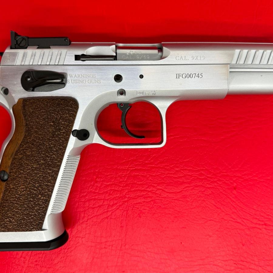 331DE960-34E9-41B4-8B0D-FD628ED61BBC