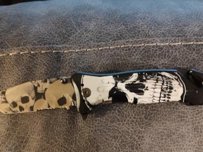 Skull Deluxe Knife image