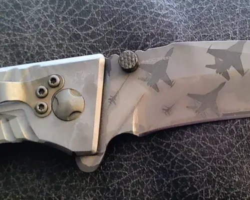 Flip-Open Knives (Deluxe) image