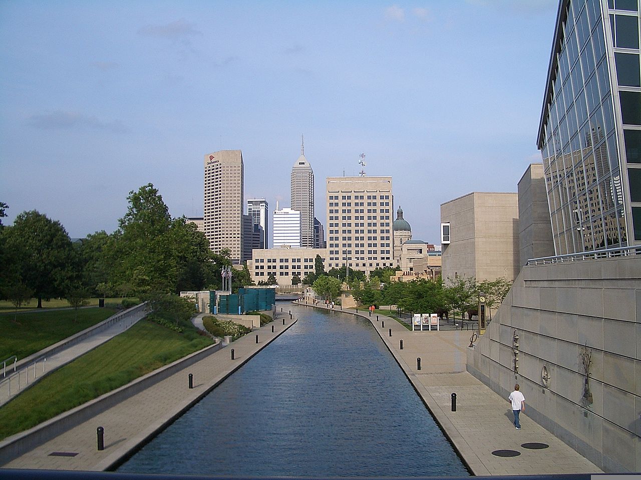 1280px-C4241-Indianapolis-Canal.jpg