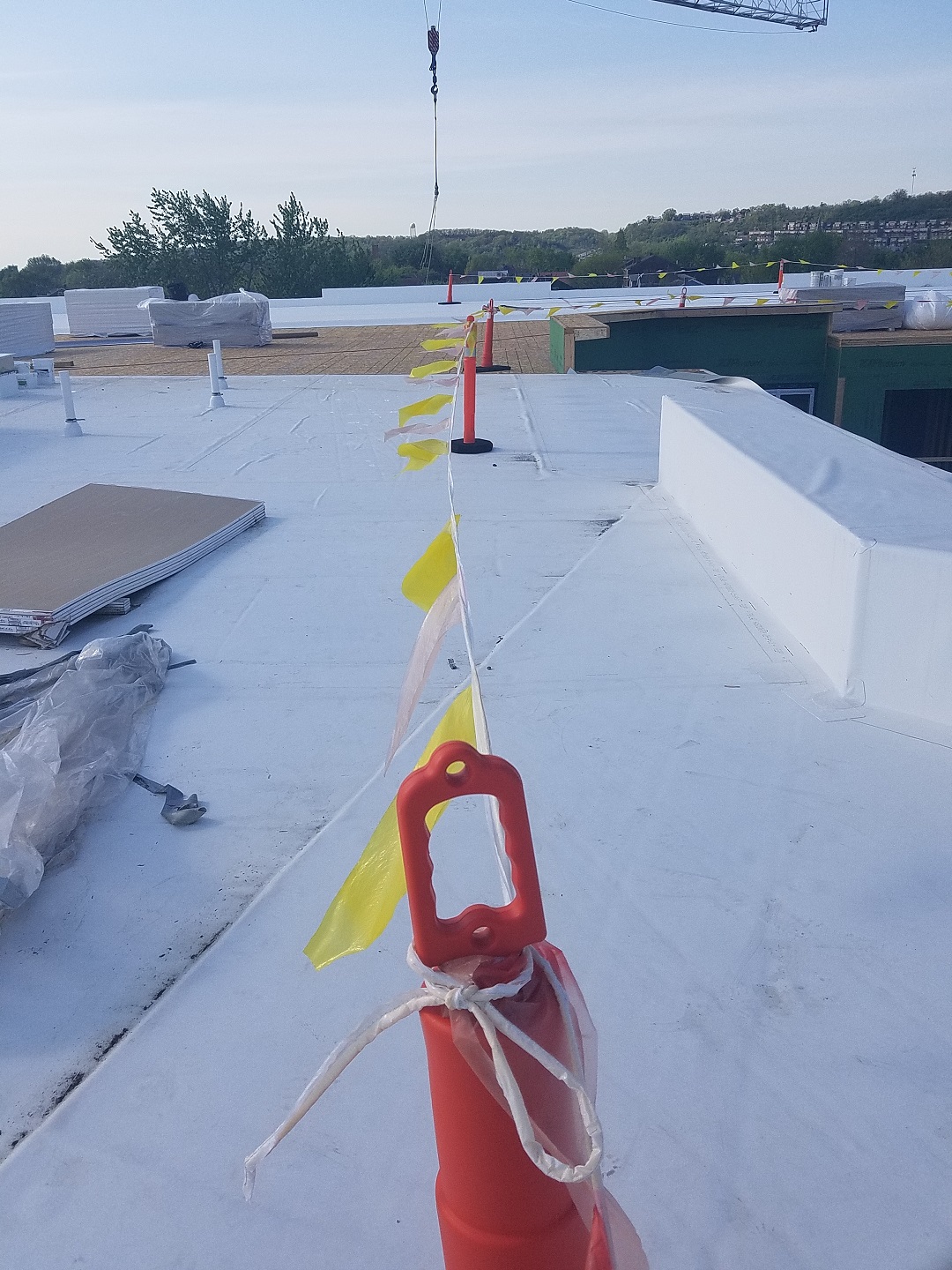 DR-FLCO RIVERHAUS - FLAGGED WARNING LINES A FORM OF FALL PROTECTION