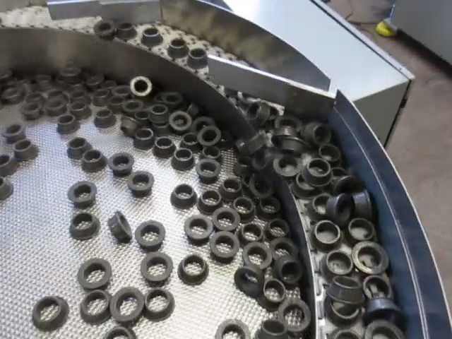 heavy duty orienting conveyor feeders