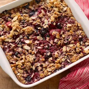 baked-oatmeal-with-almonds-and-berries