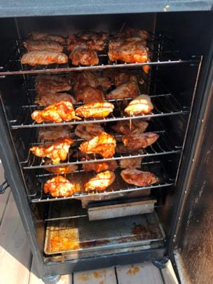 smoked-chicken-wings-in-smoker