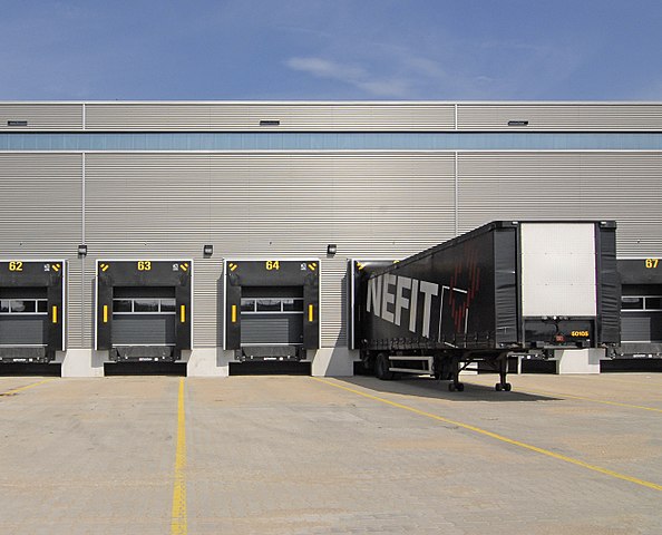 594px-Modern_loading_dock null
