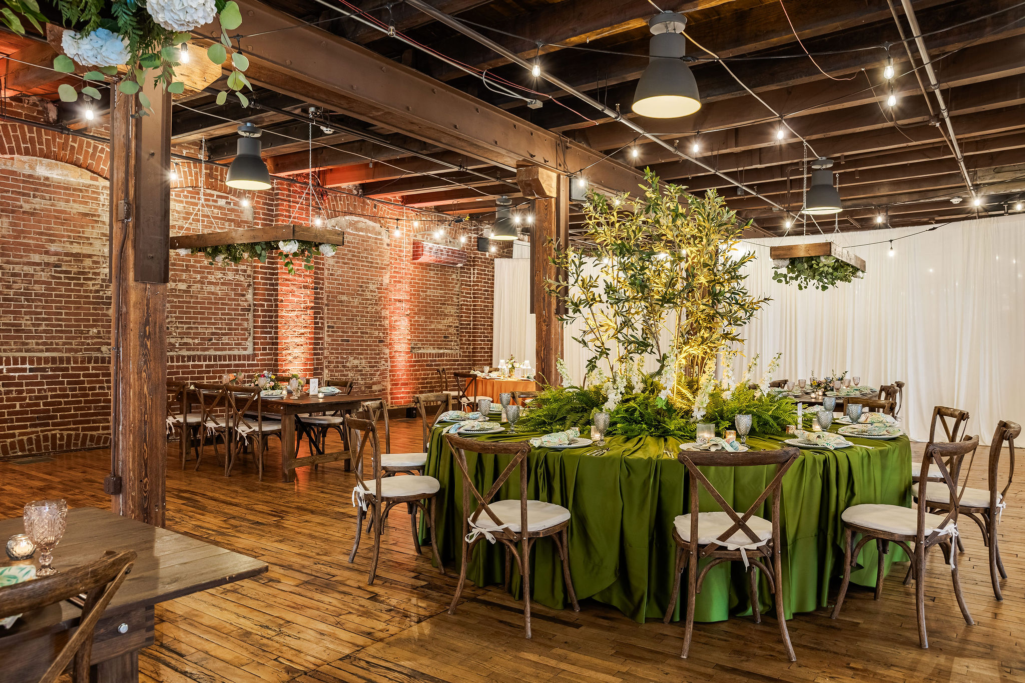 the-heirloom-summer-event-tablescape-colorful-linens-florals