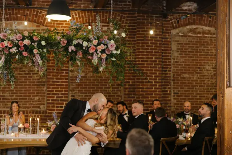 ericka-lents-brian-hannon-first-dance-heirloom-indy-wedding-reception