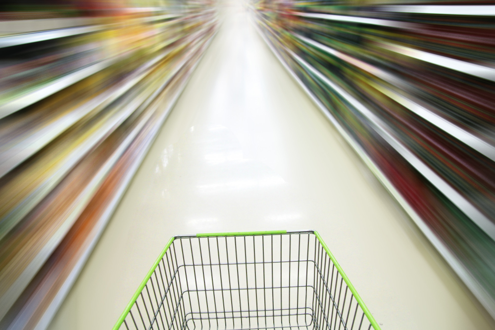 shopping-cart-blurred-supermarket